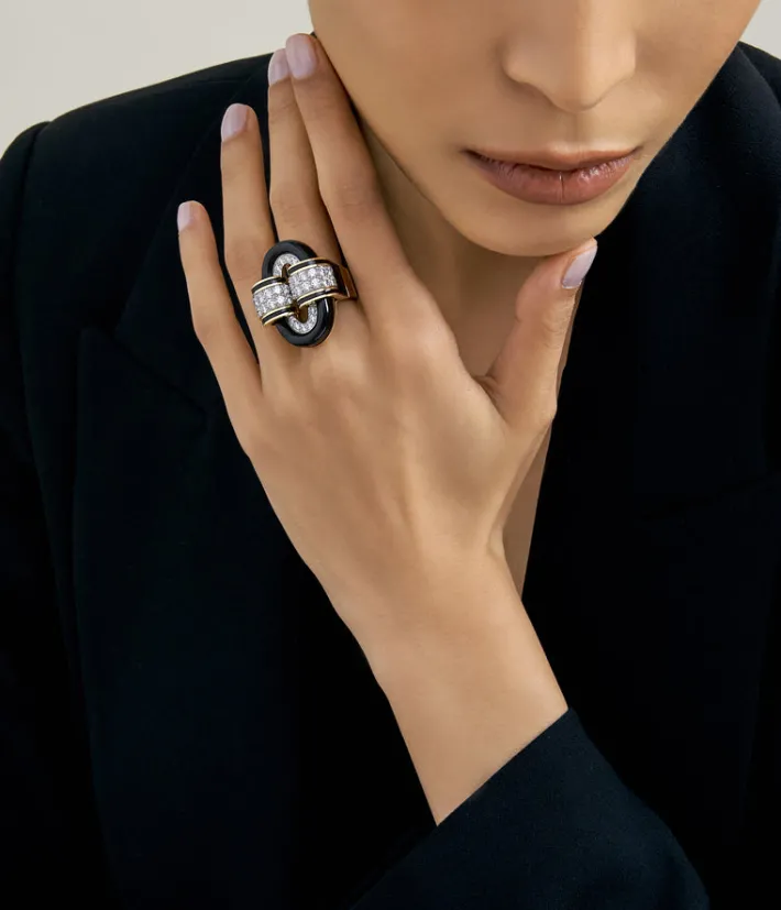 David Webb Rings*Oval Buckle Ring, Black Enamel